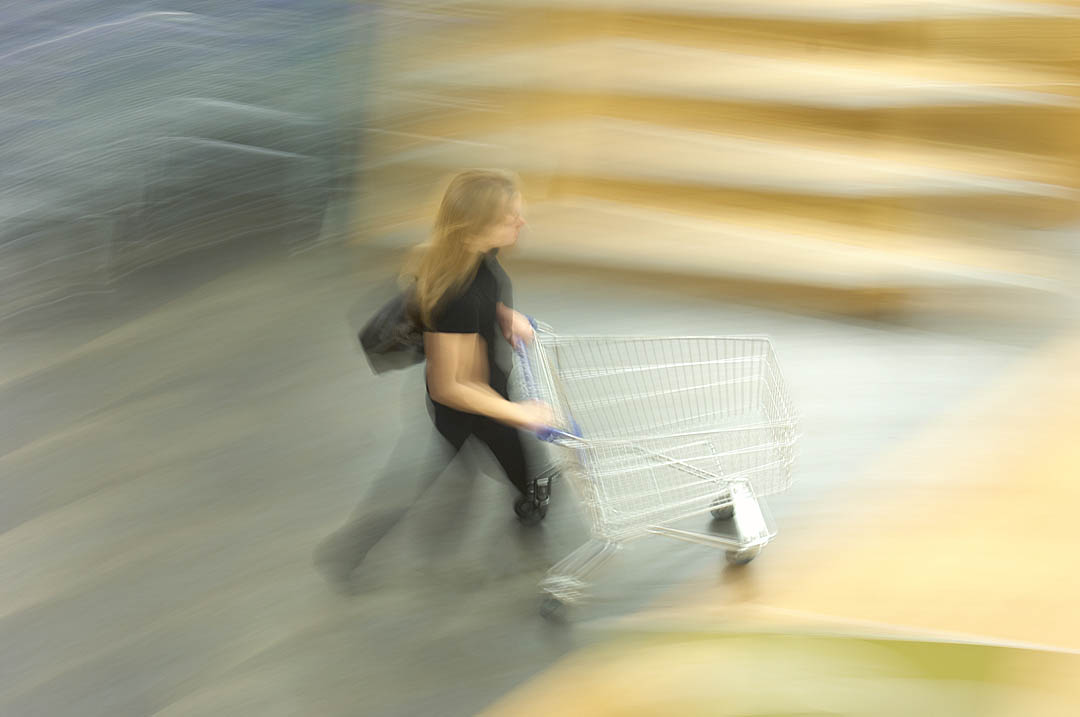 Commercial Photographer: Retail environment shopping cart